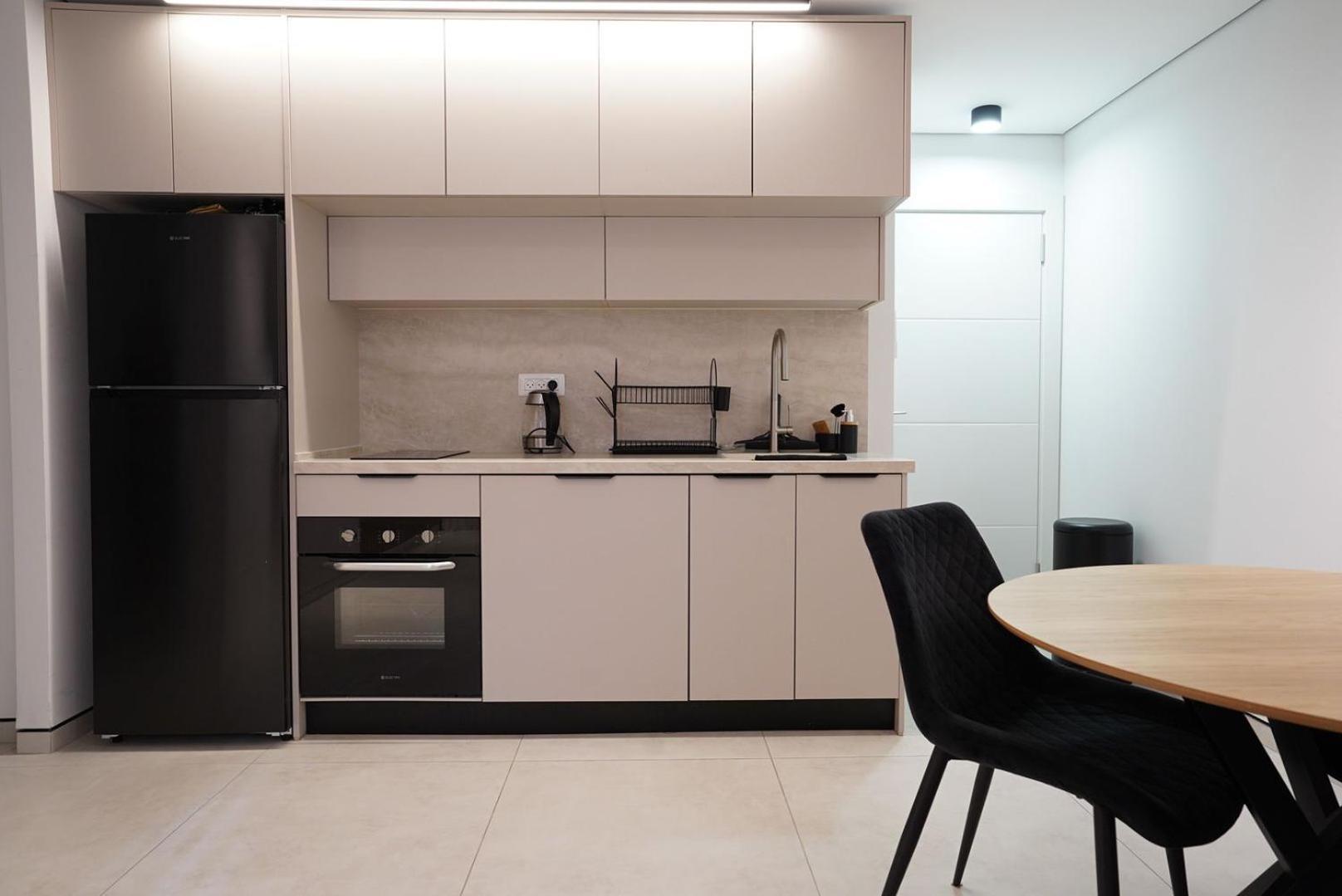 Carmel Apartment *
